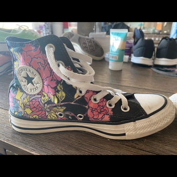 Converse High-Tops Size 5 - Picture 4 of 5